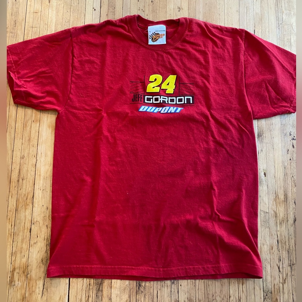 Red Jeff Gordon Tshirt on a winner circle tag.